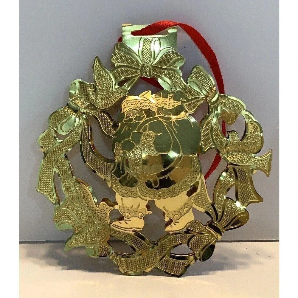 Santa Claus Gold Tone / Gold Plated Christmas Wreath Ornament 3